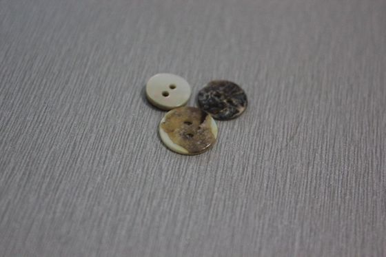 Erkek / kadın için Beyaz Evrensel Elbise gömlekler Shell Özel Giyim Düğmeler 2 delik