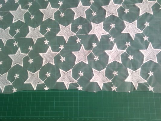 Dantel Kumaş işlemeli Pentagram Qmilch organze, yıldız dantel kumaş