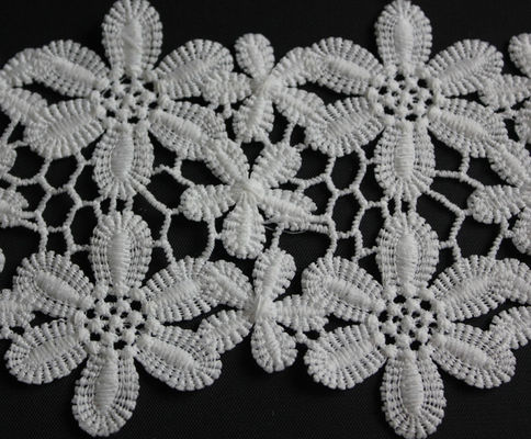 Qmilch İşlemeli Dekoratif Dantel Trim Siyah / Beyaz 11cm Çiçek Desen