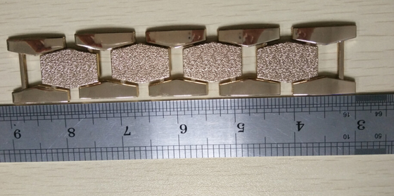 Giysi Ve Belt İçin Yerleşimi Altın Metal Dekorasyon Trim Bar