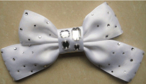 Beyaz şeffaf taş sıcak düzeltme yapay çiçek çiçek buketi ile 3D Ribbon